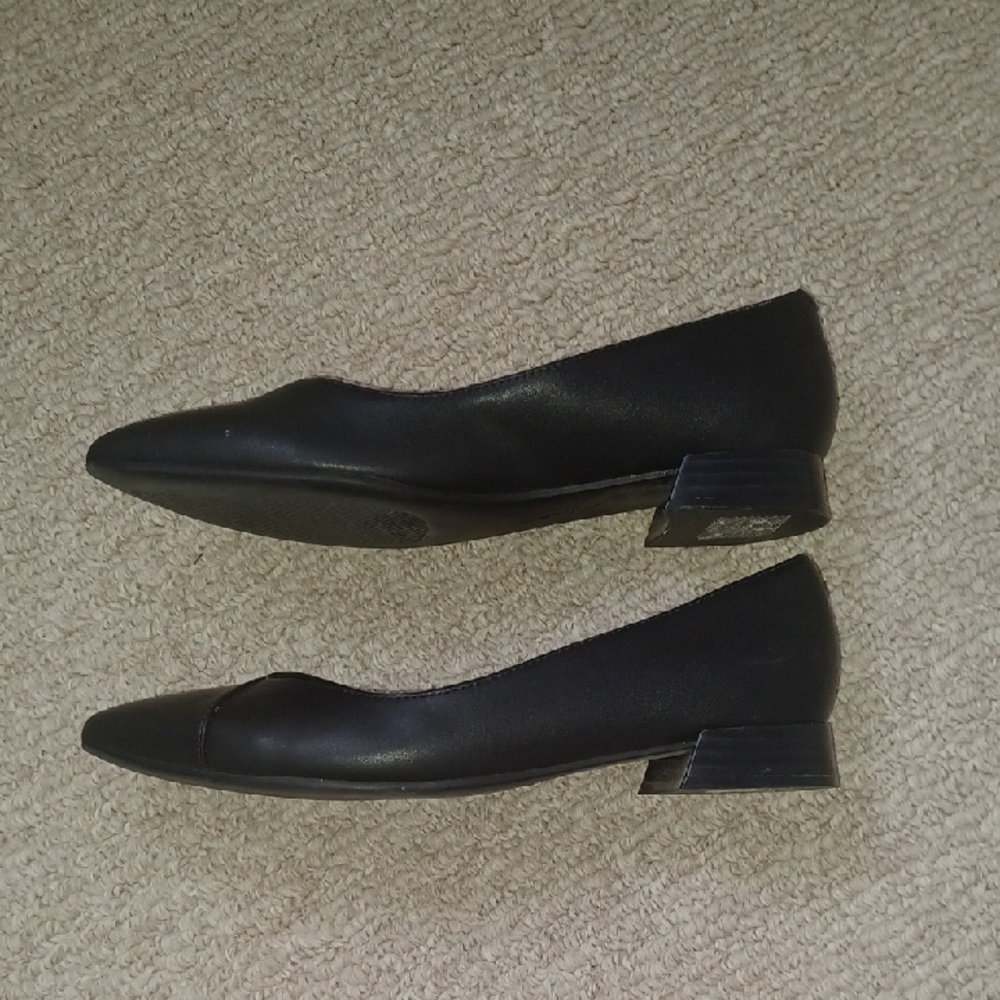 Clarks Black Leather Pointed Heels - Picture 2 of 5